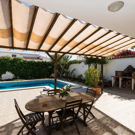 Sleeps 6 With Pool Air Con And Wifi Trebeluger