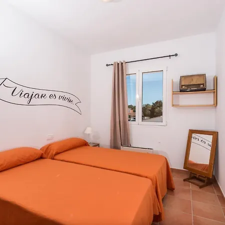 Sleeps 6 With Pool Air Con And Wifi