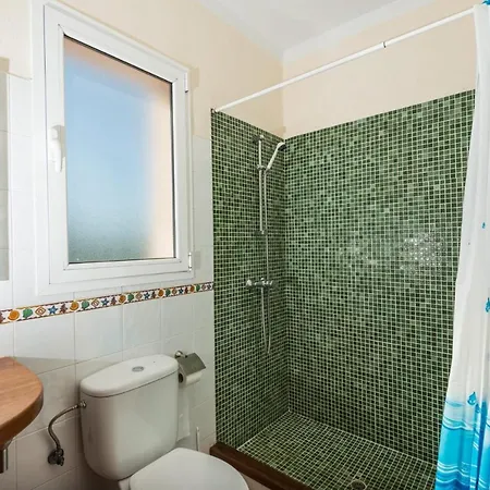 Villa Sleeps 6 With Pool Air Con And Wifi
